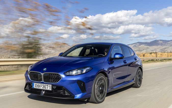 Η νέα BMW 120 επιβεβαιώνει για ακόμα μία φορά τη φήμη των Βαυαρών να δημιουργούν, ανεξαρτήτως μεγέθους, αυτοκίνητα που συνδυάζουν ποιότητα, τεχνολογία και οδηγική απόλαυση. Test drive: BMW 120, Photo © DRIVE Media Group/Thanassis Koutsogiannis