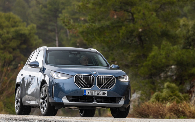 Η BMW Χ3 με τον ντίζελ απευθύνεται σε συγκεκριμένο κοινό που θα την επιλέξει συνειδητά γι' αυτό που κρύβει κάτω από το καπό της. BMW X3 xDrive 20d Photo credit DRIVE Media Group/Thanassis Koutsogiannis