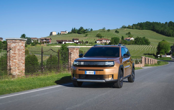 Το FIAT Grande Panda Hybrid με όπλα την εμφάνιση και την καθημερινή ευελιξία στοχεύει απευθείας την κορυφή της κατηγορίας Test Drive FIAT Grande Panda Hybrid @ Italy, Photo © FIAT