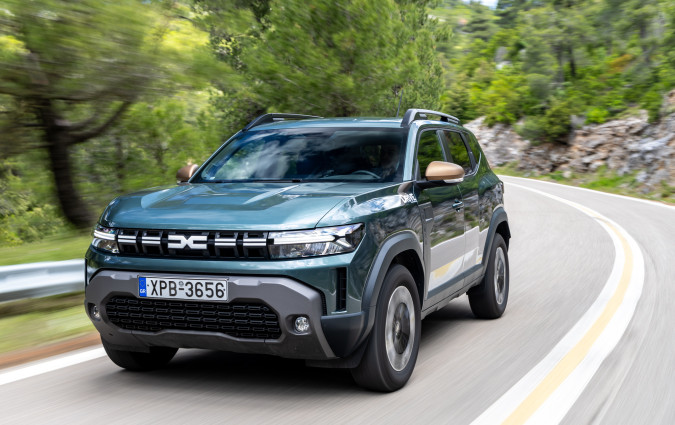 Το Dacia Duster mild hybrid 130 4x4 κορυφώνει την πιο hard core προσφορά του μοντέλου, προσθέτοντας στις αρετές των δικίνητων πιο ασφαλή και διασκεδαστική συμπεριφορά, και τις προφανείς ικανότητες εκτός ασφάλτου. Test drive: Dacia Duster mild hybrid 130 4x4, Photo © DRIVE Media Group/Thanassis Koutsogiannis