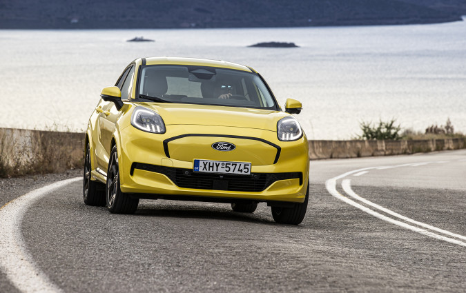 Το Ford Puma Gen-E αποδεικνύει ότι η ηλεκτροκίνηση δεν χρειάζεται να είναι αποστειρωμένη. Μπορεί να έχει πρακτικότητα, χαρακτήρα και οδηγική ουσία. Ford Puma Gen-E