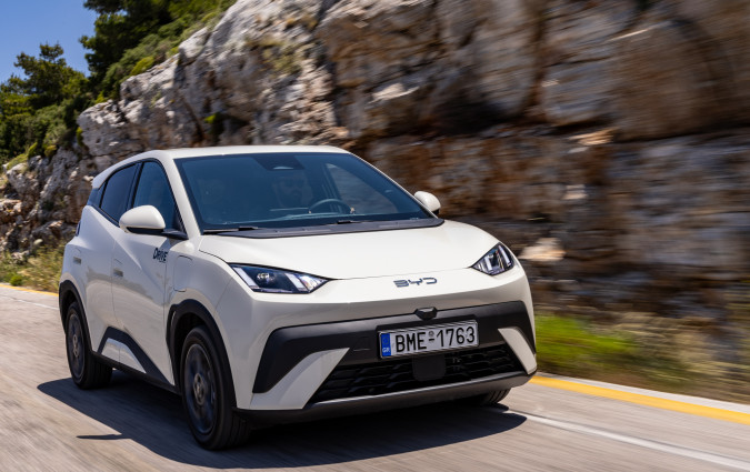 To BYD Dolphin Surf δεν είναι άριστο. Κάνει όμως τα βασικά σε πολύ καλό επίπεδο. Με εξαιρετική κατανάλωση και σε τιμή που ανταγωνίζεται θερμικά σουπερμίνι Test drive: BYD Dolphin Surf, Photo © DRIVE Media Group/Thanasis Koutsogiannis