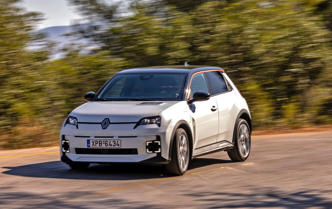 Με ρετρό-φουτουριστική σχεδίαση και δυναμική αύρα, το νέο Renault 5 E-Tech δεν χρειάζεται να κινηθεί για να τραβήξει τα βλέμματα. Renault 5 E-Tech