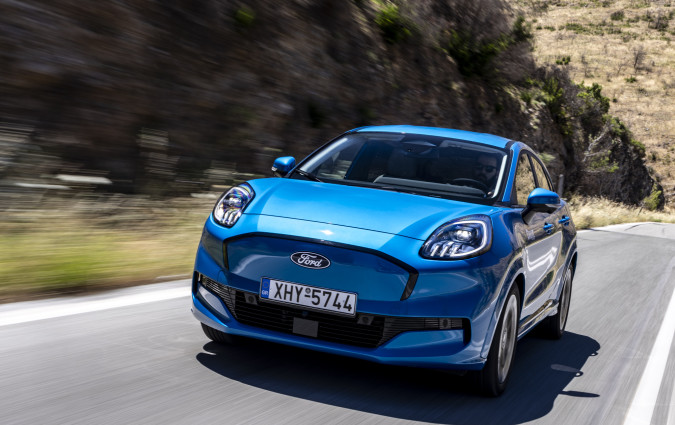 Tο Ford Puma Gen-E τιμώντας το DNA του Μπλε Οβάλ κρατά τον οδηγοκεντρικό χαρακτήρα του Puma, κερδίζοντας τον τίτλο του πιο ευχάριστου ηλεκτρικού B-SUV της αγοράς Test drive Ford Puma Gen-E, Photo @ DRIVE Media Group/Thanasis Koutsogiannis
