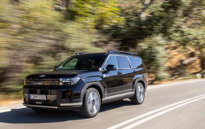 Το νέο Hyundai Santa Fe plug-in διαθέτει όλα όσα χρειάζονται για να προσελκύσει και να σαγηνεύσει μεγάλες οικογένειες. Test drive: Hyundai Santa Fe plug-in, Photo © DRIVE Media Group/Thanassis Koutsogiannis