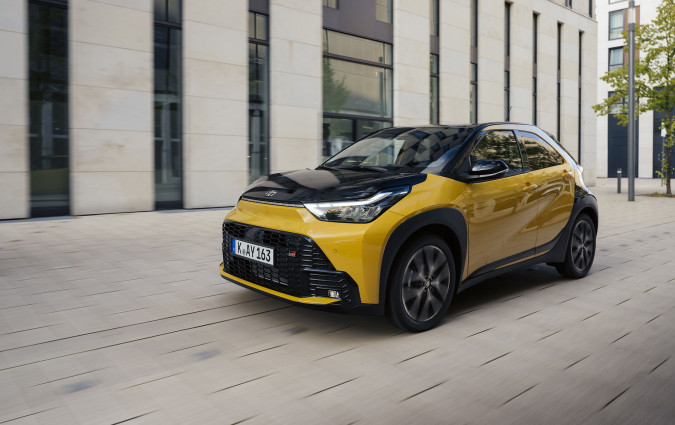 Για πρώτη φορά το Toyota Aygo X θα διατίθεται και σε έκδοση GR Sport με ειδικά ρυθμισμένη ανάρτηση και τιμόνι, αλλά και αποκλειστικές σχεδιαστικές λεπτομέρειες. Toyota Aygo X