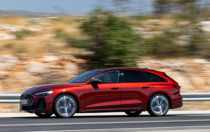 Σε μια εποχή που τα 100% ηλεκτρικά SUV ξεφυτρώνουν το ένα πίσω από το άλλο στις premium μάρκες, η εμφάνιση ενός καλοφτιαγμένου βενζινοκίνητου στέισον V6 με 367 άλογα είναι μια ευχάριστη είδηση για όσους αγαπούν τις «αληθινές» αυτοκινητικές αξίες. Test drive: Audi S5 Avant quattro S tronic, Photo © DRIVE Media Group/Thanassis Koutsogiannis