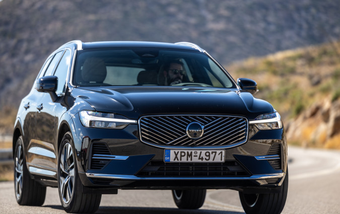 Eτοιμοπαρόδοτο... Oι εταιρικοί χρήστες -πλειονότητα των αγοραστών του Volvo XC60- δεν θα επιβαρυνθούν από τον πρόσθετο φόρο χρήσης που θα ισχύσει από το 2026. Test drive: Volvo XC60 T6 AWD Plug-in Hybrid © DRIVE Media Group/Thanassis Koutsogiannis