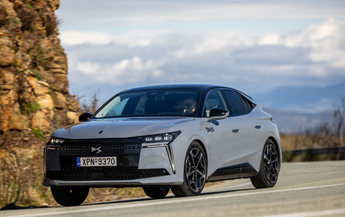 Test drive: DS N°4 Hybrid 145, Photo © DRIVE Media Group/Thanassis Koutsogiannis