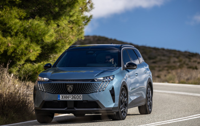 Test drive: Peugeot 5008 Hybrid 145 e-DCS6, Photo © DRIVE Media Group/Thanasis Koutsogiannis