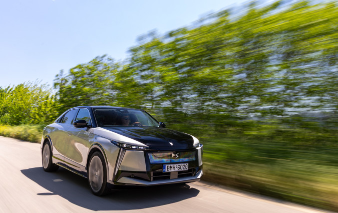 Test drive: DS N°8 Long Range AWD, Photo © DRIVE Media Group/Thanassis Koutsogiannis