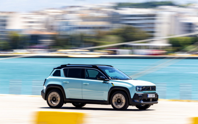 Test drive: Renault 4 E-Tech, Photo © DRIVE Media Group/Thanassis Koutsogiannis