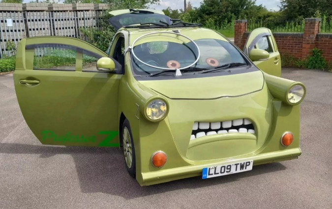 Αυτό το Toyota IQ είναι πιο εκκεντρικό από ροζ Lamborghini και ξεσηκώνει μόνο χαμόγελα. Toyota IQ