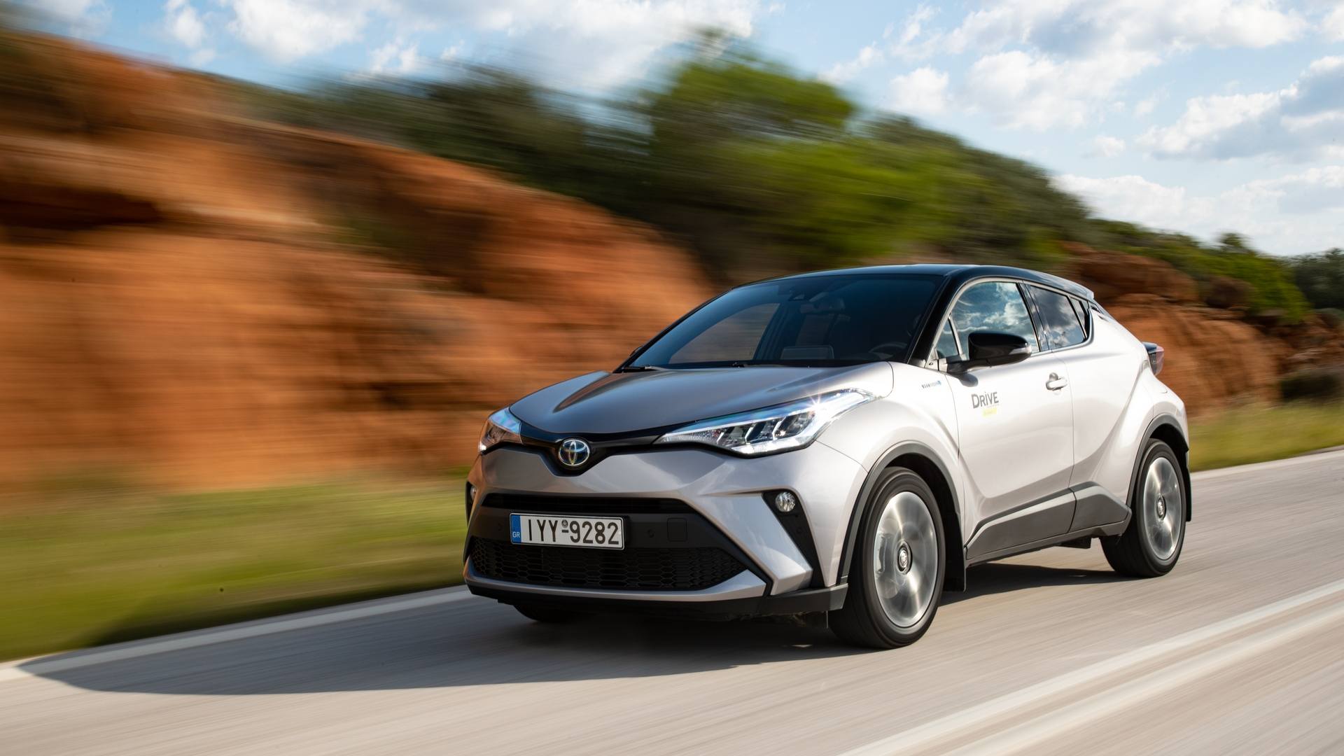 Test drive Toyota CHR 1.8 Hybrid Drive
