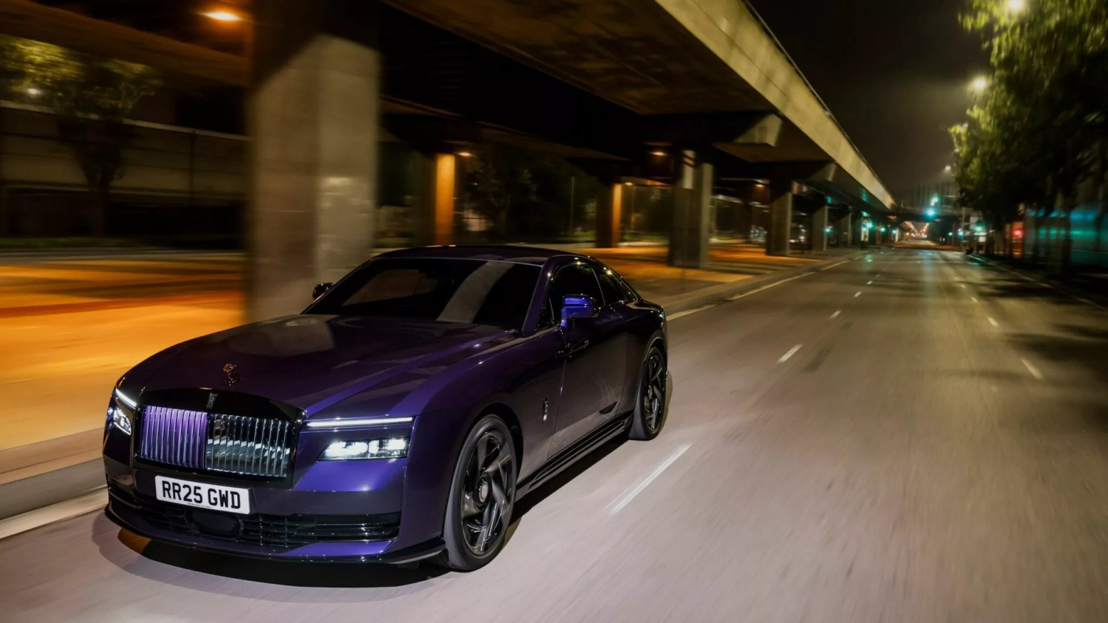 [Εικόνα: rolls-royce_spectre_black_badge-01.jpg?itok=25M7K9Wo]