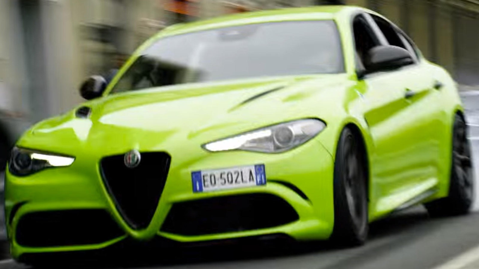 Η Alfa Romeo Giulia Quadrifoglio στην ταινία "6 Underground" [video] Drive