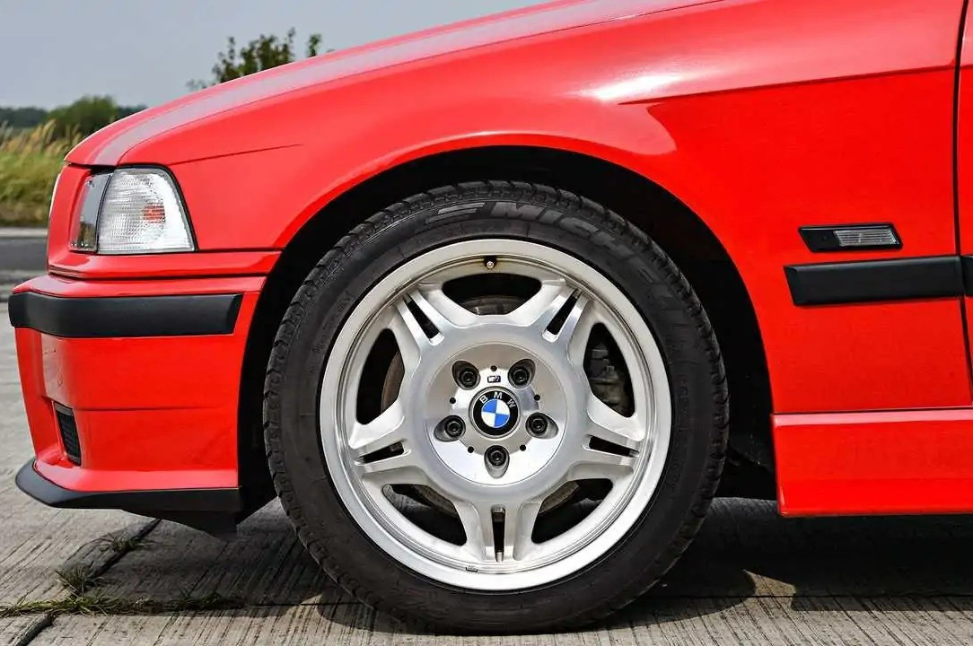 Η BMW έκρυβε για δεκαετίες μια 5θυρη E36 Compact [video] | Drive