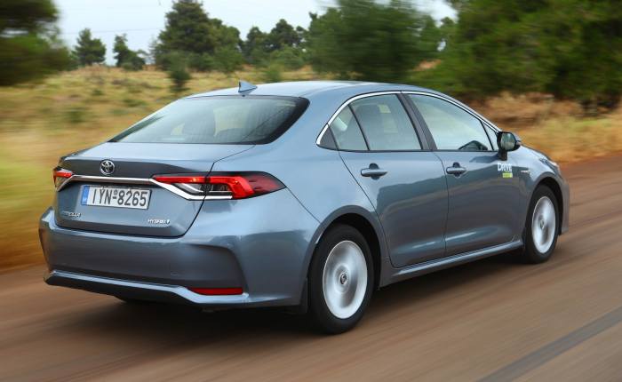 Test drive: Toyota Corolla Sedan 1.8 Hybrid | Drive