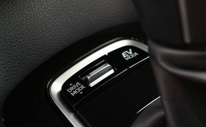 Test Drive Toyota Corolla Sedan 1 8 Hybrid Drive