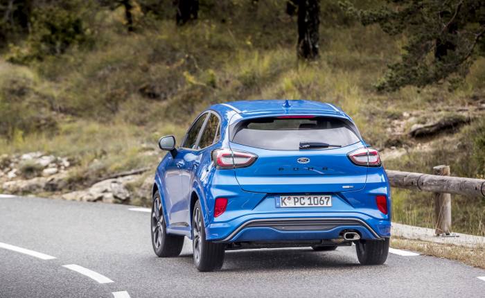 ÎοκιμάζοÏ
με Ïο νÎο Ford Puma | Drive