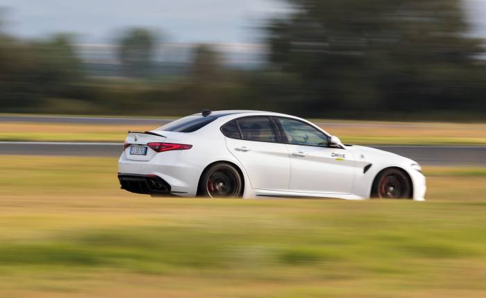 έ Alfa Romeo Giulia Quadrifoglio Video