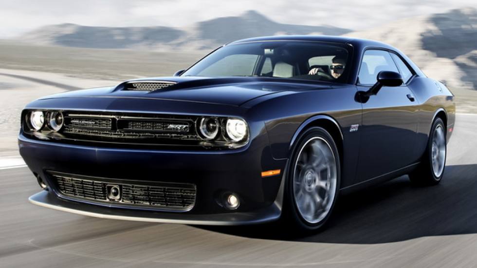 Ένα μαύρο Challenger SRT Hellcat για τον... χωρισμένο Batman [video] Drive