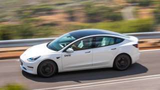 Tesla Model 3: Πρώτο σε πωλήσεις στα 100% ηλεκτρικά μοντέλα και Νο 17 στη γενική κατάταξη, με +64% από το '20 στο '21 και 141.429 ταξινομήσεις. Ευρωπαϊκές πωλήσεις, τα TOP 20 μοντέλα του ’21, photo credit DRIVE Magazine/Thanassis Koutsogiannis