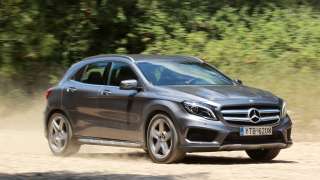 Test drive: Mercedes-Benz GLA 200 CDI 136 PS, frontal view, on the move, gravel - Φωτογραφία Φωτεινή Πίμπα
