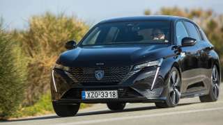 Test drive: Peugeot 308 GT Hybrid 225 PS e-EAT8, Photo © DRIVE Media Group/Thanassis Koutsogiannis Test drive: Peugeot 308 GT Hybrid 225 PS e-EAT8, Photo © DRIVE Media Group/Thanassis Koutsogiannis